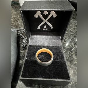 Men’s Wedding Band - Manly Bands - Size 9